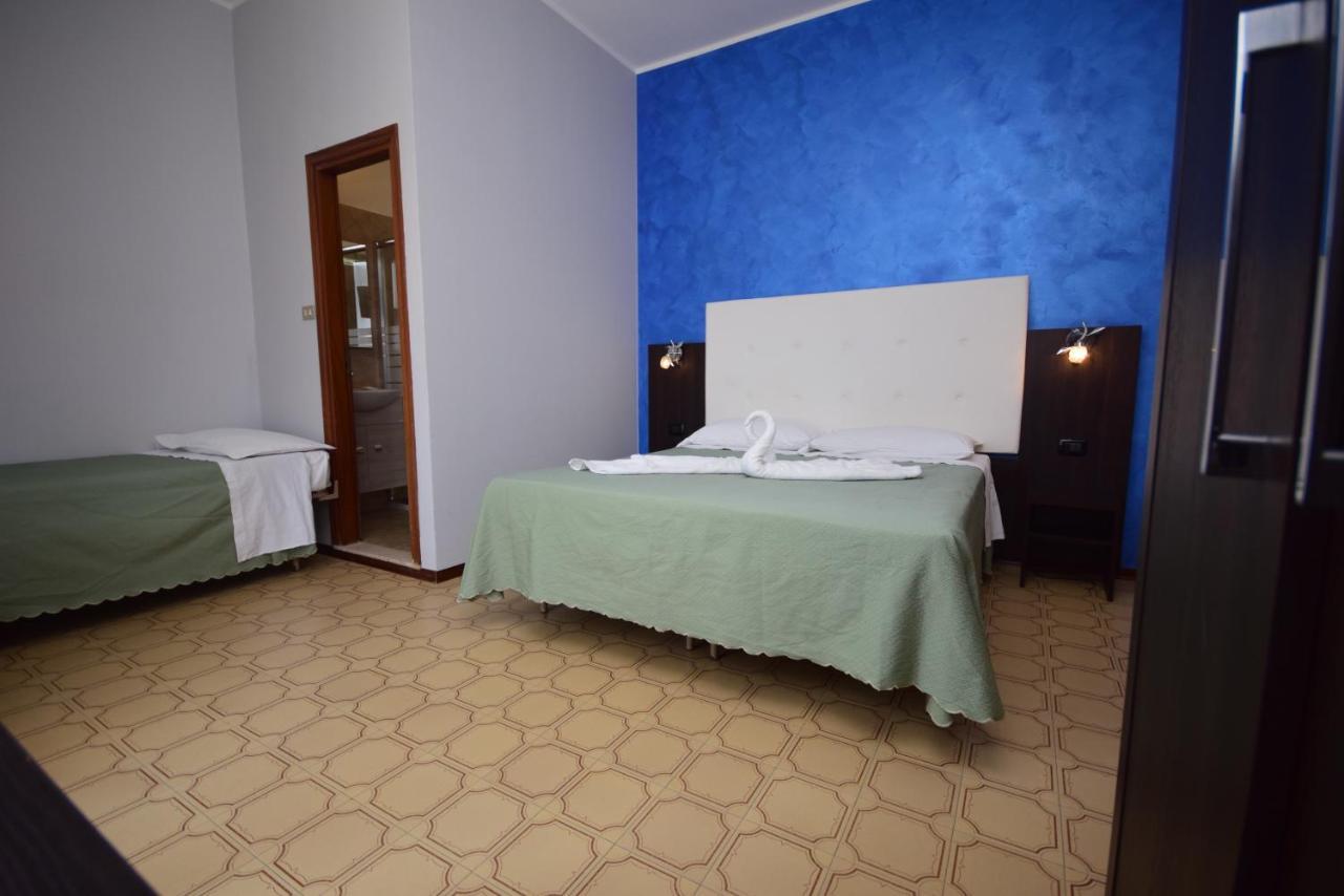 Hotel Como Римини Екстериор снимка