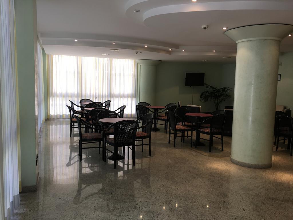 Hotel Como Римини Екстериор снимка